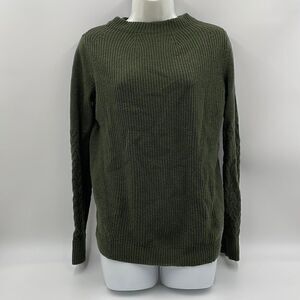 Green banana republic sweater with cable knit sleeves, forest green sweater